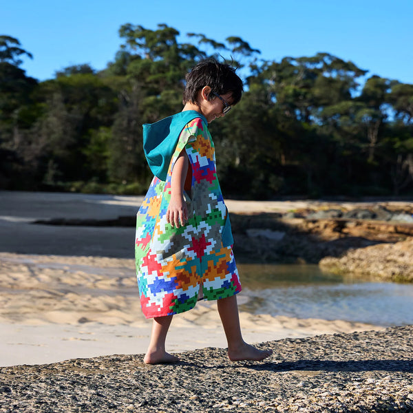 Dock & Bay: Quick Dry Poncho Kids Camo Cubes - Ages 3-5