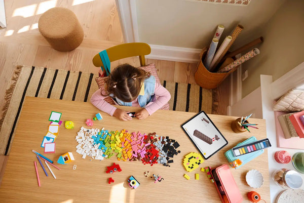 Lego: Classic Creative Happy Box - Ages 5+