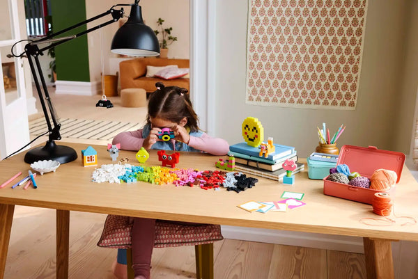Lego: Classic Creative Happy Box - Ages 5+