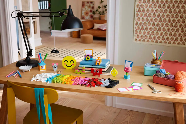 Lego: Classic Creative Happy Box - Ages 5+