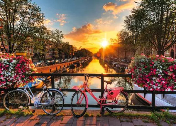 1000 Piece Puzzle: Bicycles in Amsterdam - Ages 14+
