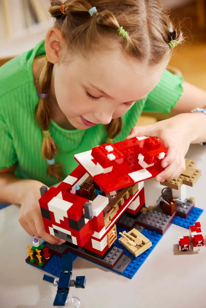 Lego: Minecraft the Mooshroom House - Ages 8+