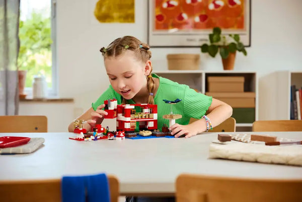 Lego: Minecraft the Mooshroom House - Ages 8+