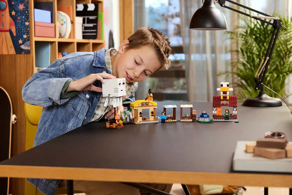 Lego: Minecraft the Ghast Balloon Village Attack - Ages 10+