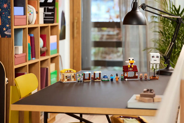 Lego: Minecraft the Ghast Balloon Village Attack - Ages 10+