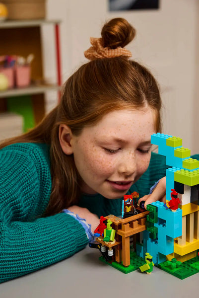 Lego: Minecraft the Parrot Houses - Ages 8+