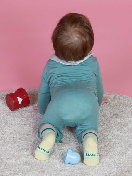 Blue Q: Baby Socks Cuddle Bug / Both Cry - Size 0-12mths