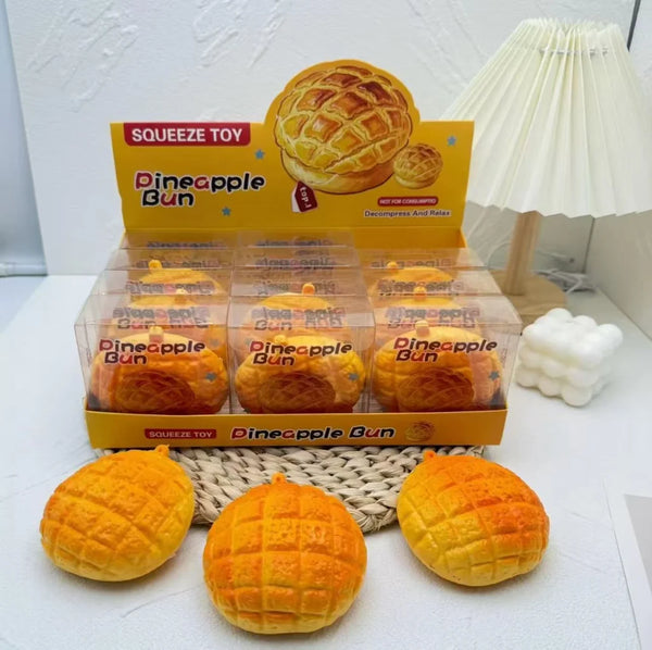 Crunchy Squishy Pineapple Bun