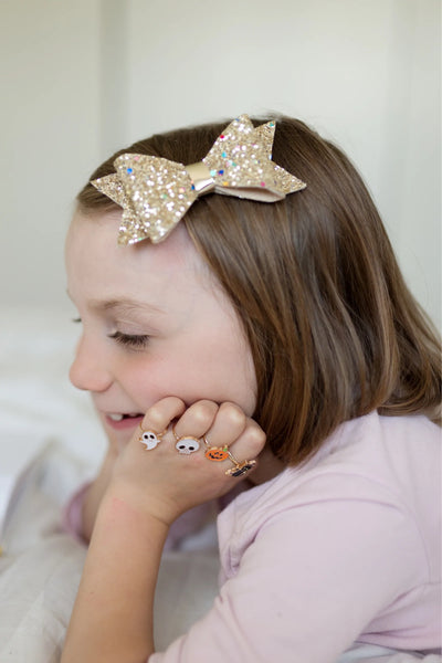 GP: The Great Gold Bow Hair Clip - Ages 3+